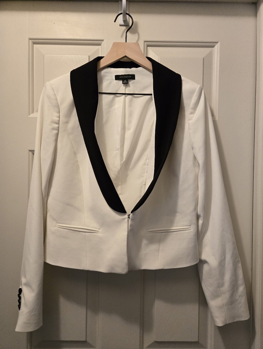 Ann Taylor Cropped White Blazer Size 10